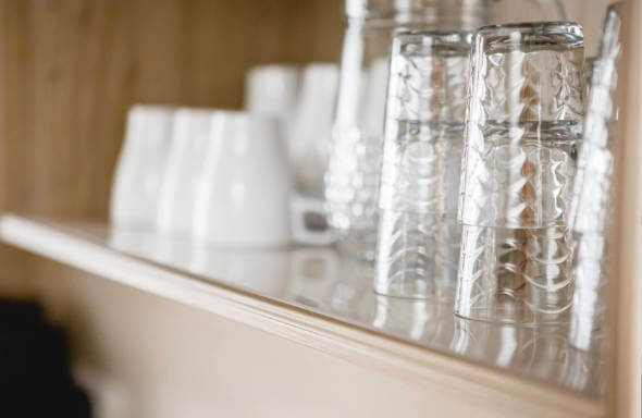 Geschirrschrank Glas Tischdecke passgenau schutz Feuchtigkeit